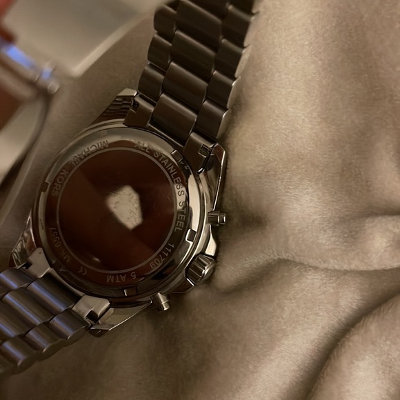 **SOLD ELSEWHERE** Michael Kors - Silver Unisex Watch w/ Dark Grey & Rose Gold - Picture 6 of 8